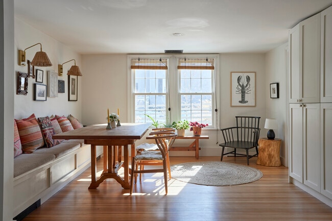 Building Photo - 41 Grinnell St