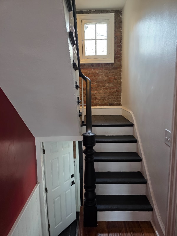 Building Photo - 148 S Swan St