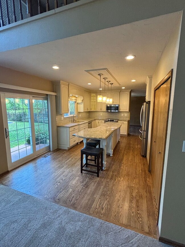 Building Photo - gorgeous West-Side Home