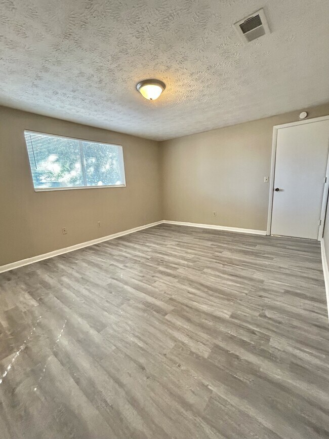 Building Photo - 8798 Pinon Dr