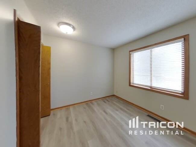Building Photo - 4350 Thornhill Ln
