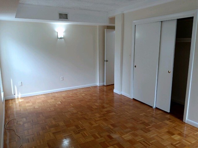 Building Photo - 55 Broadlawn Park