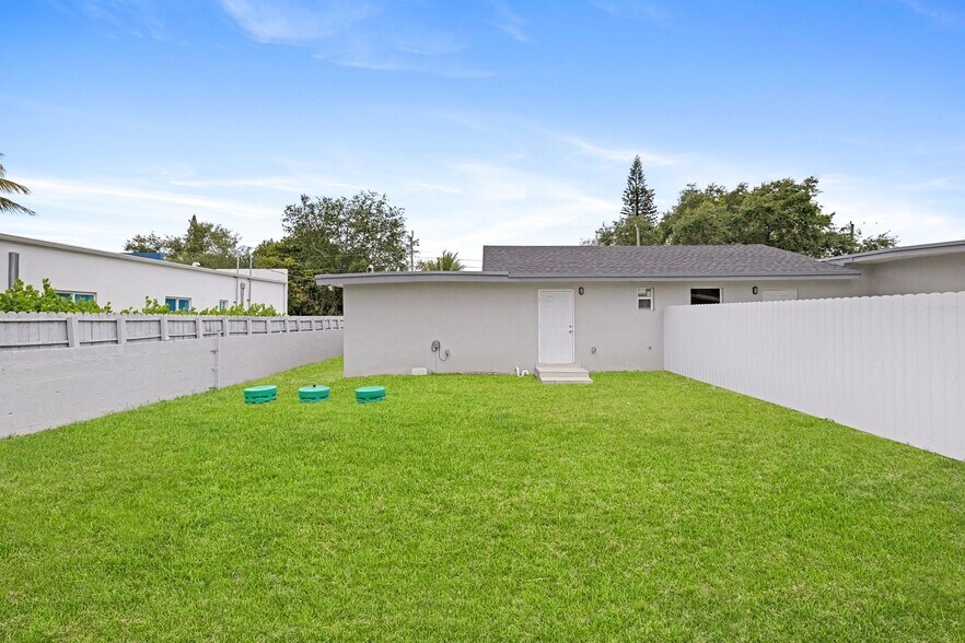 Building Photo - 2433 NW 97th St