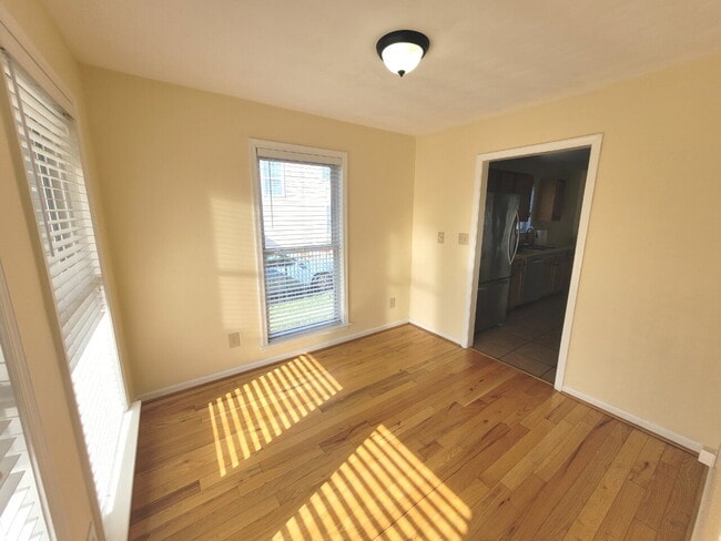 Building Photo - 3 Bedroom, 2.5 Bath Home with Open Floor Plan