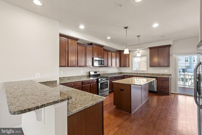 Building Photo - 5345 Tweeddale Pl