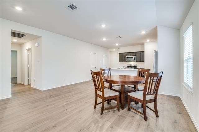 Building Photo - 3032 Zinnia St