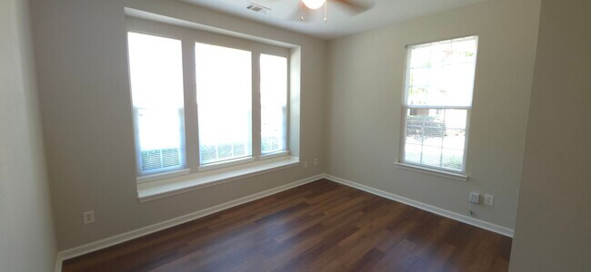 Building Photo - END UNIT TOWN HOME