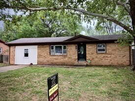 Building Photo - 338 W 4th St