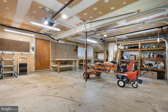 Building Photo - 39368 Longhill Ln