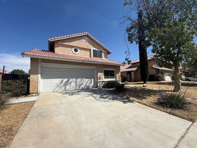 Building Photo - Lancaster 3 Bedroom + 2 Bathroom