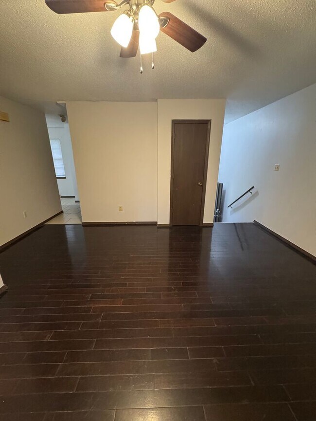 Building Photo - 2008 Juniper Dr