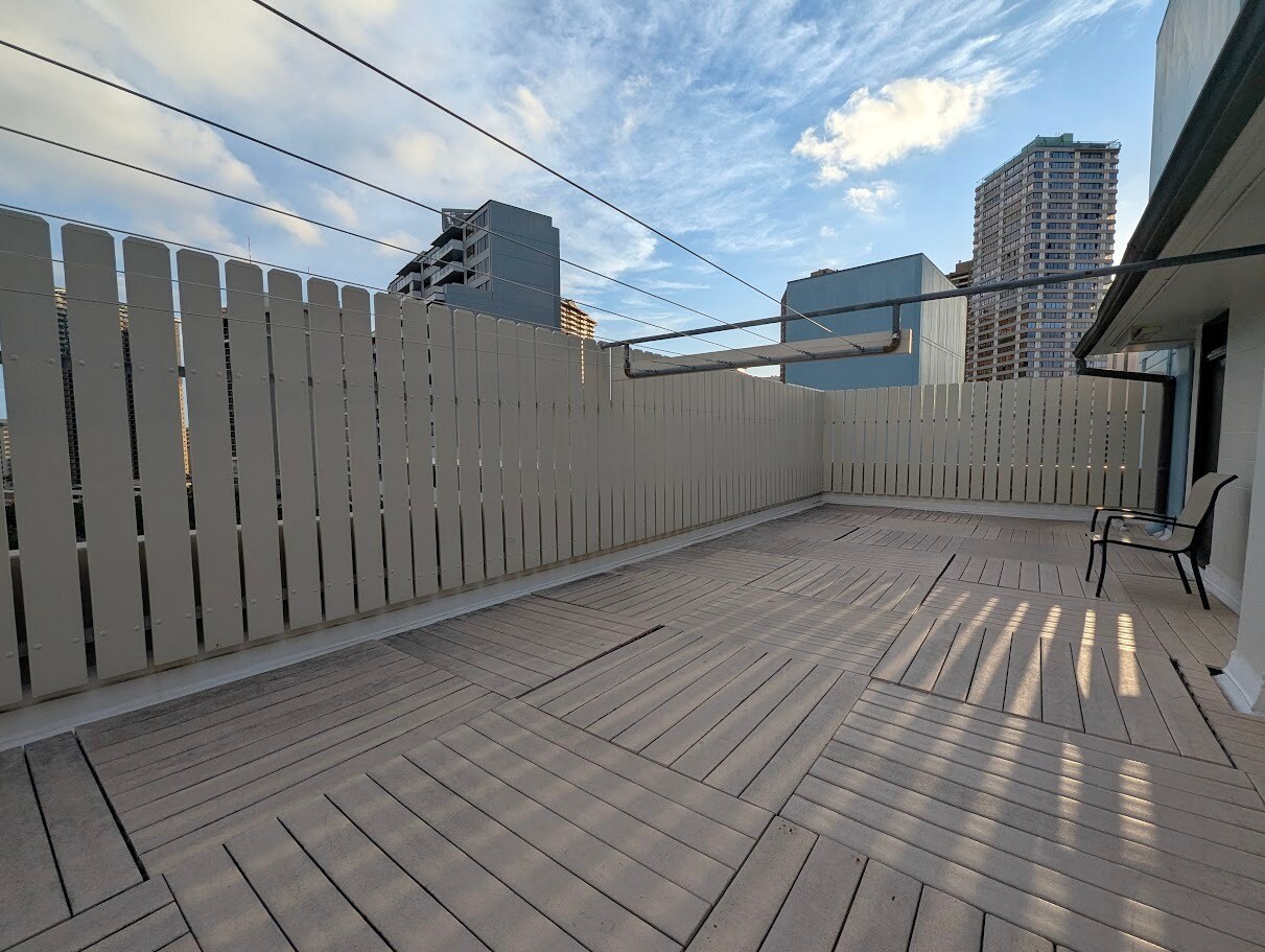 Building Photo - 425 Ena Rd