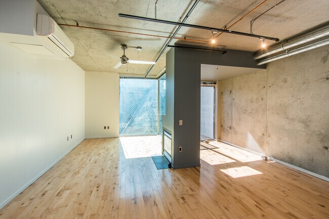 Building Photo - 1410 SW 11th Ave