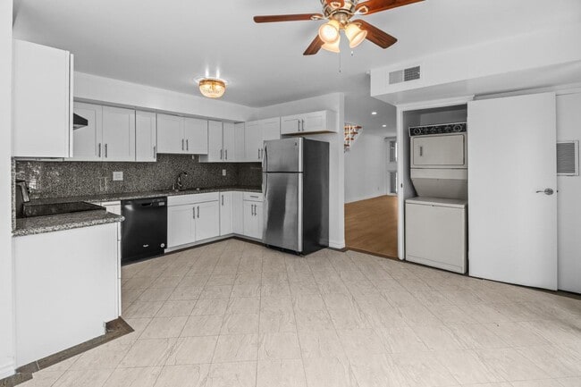 Building Photo - 4610 Densmore Ave
