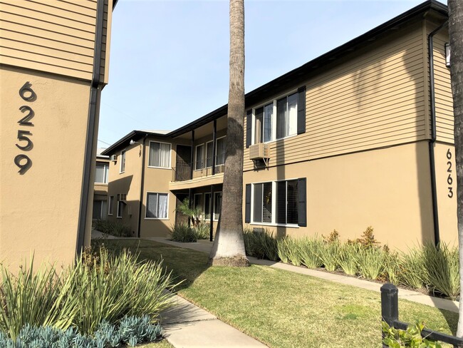 Vineland Villas courtyard - 6263 Vineland Ave