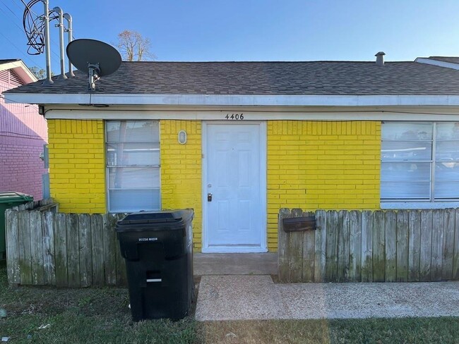 Primary Photo - 4406 Tampico St