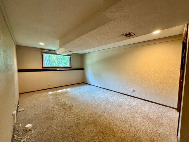 Building Photo - 8238 Parkhill Cir
