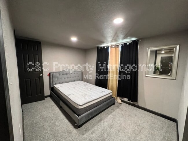 Building Photo - 224 N Maple Ave