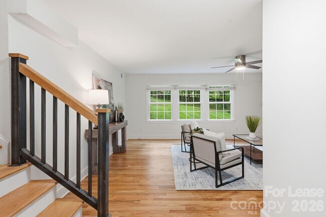 Building Photo - 926 Shady Bluff Dr
