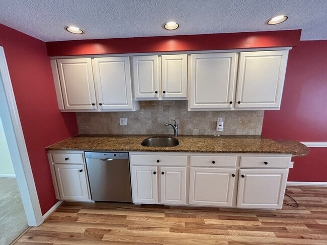 Building Photo - 14 Stony Brook Ln