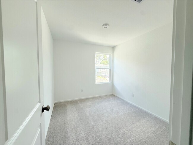 Building Photo - 3606 Duplet Ave