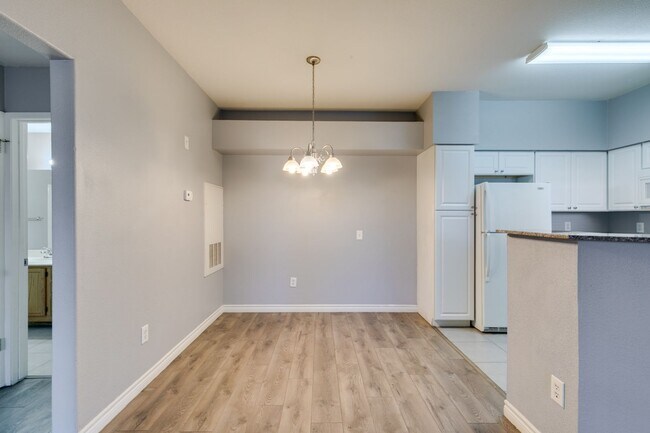 Building Photo - CUTE AND COZY 1 BEDROOM UNIT WITH TONS OF UPGRADES*COMMUNITY AMENITIES*