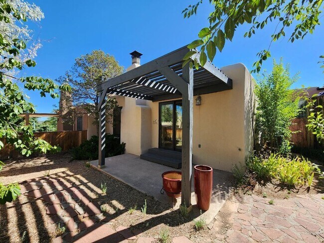 Building Photo - 2972 Plaza Azul