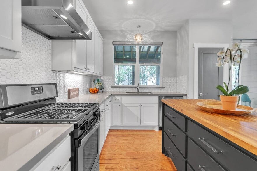 Gas stove and oven - 402 Irma Dr