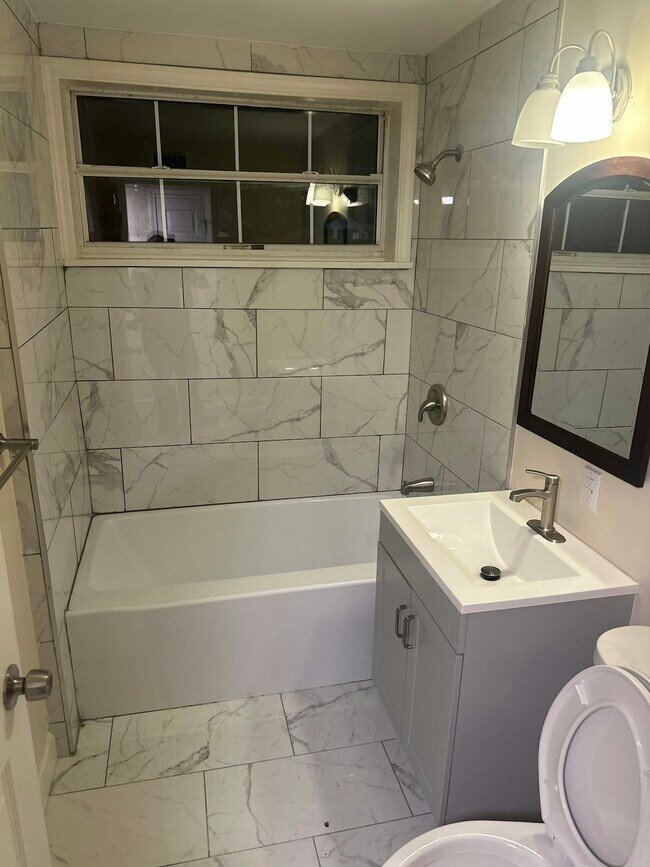 Building Photo - 724 S 4th St