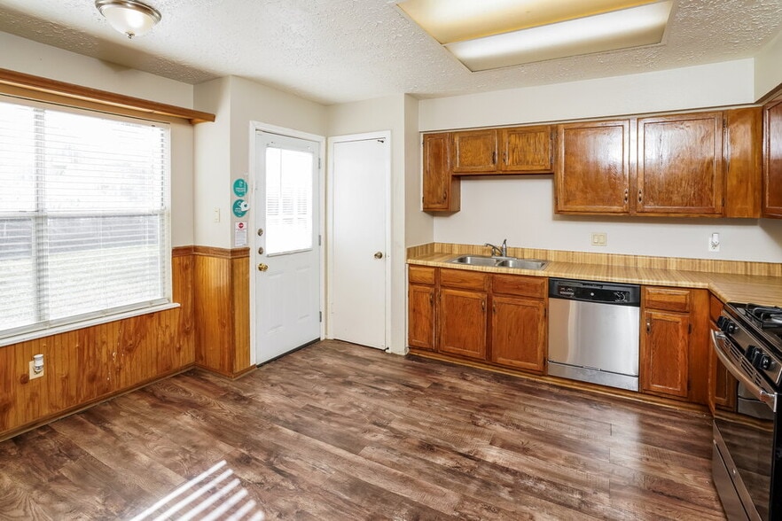 Building Photo - 19834 Packwood Dr