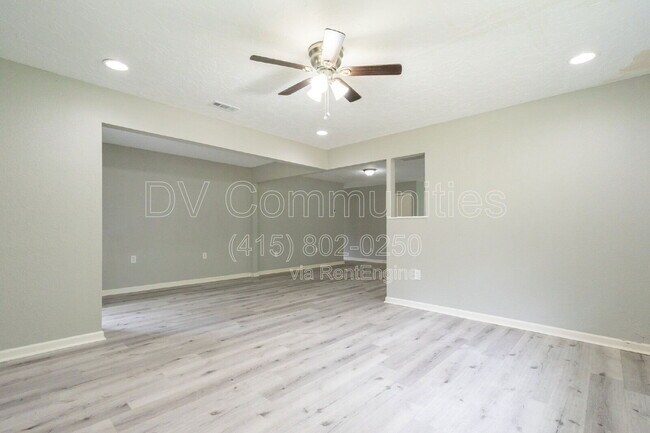 Building Photo - 9196 White Oak Dr