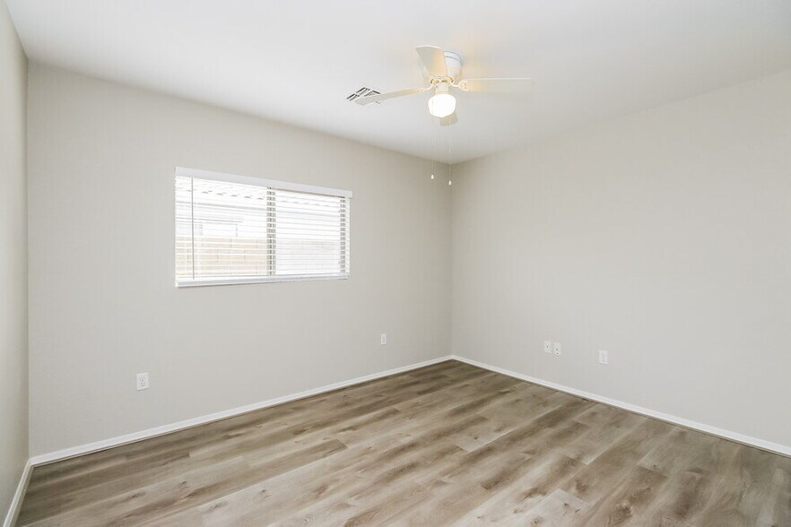Building Photo - 11213 E Quarry Ave