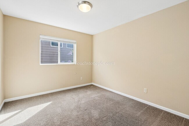 Building Photo - Spacious 4 BR 2.5 BA Home in Damascus