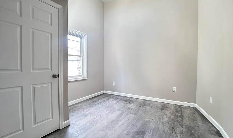 Building Photo - 16 Long Ave