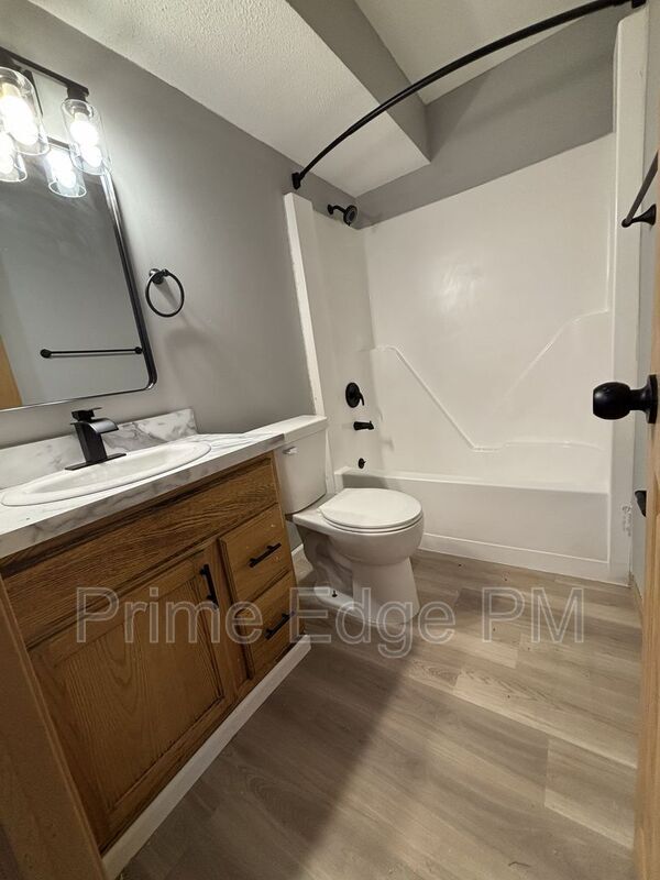 Building Photo - 1109 N 28th St