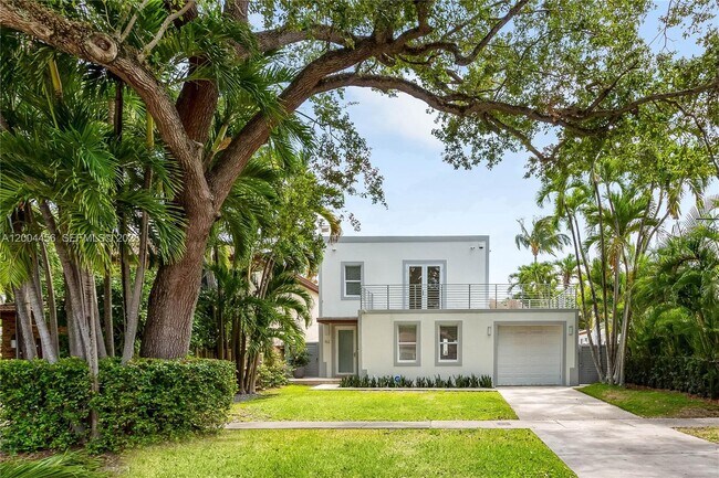 Building Photo - Southwest 20th Road, Miami, FL 33129 - 3 BR 2.5 BA single-family home