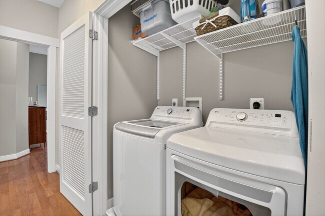 Building Photo - 2601 Hume Dr