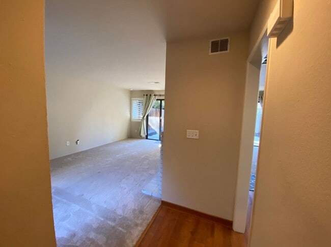 Building Photo - Two bedroom condo in Gated Community with ...