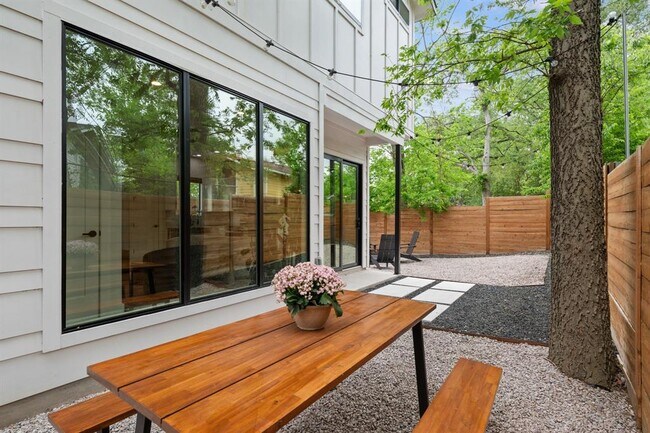 Building Photo - 1710 Adina St