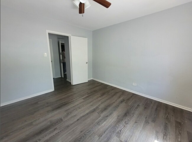 Building Photo - 7500 S South Shore Dr