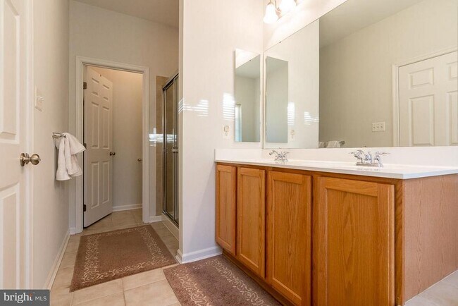 Building Photo - 1752 Theale Way