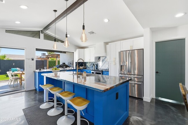 Building Photo - 2812 N 71st Pl