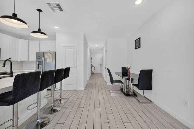 Building Photo - 608 Waters Edge Ln