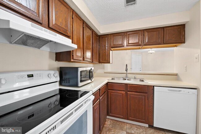 Building Photo - 26008 Brigadier Pl