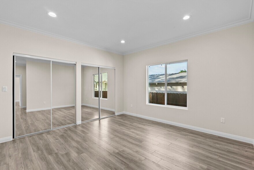 Building Photo - 6715 Cedros Ave