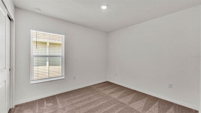 Building Photo - 727 Chestnut Ln