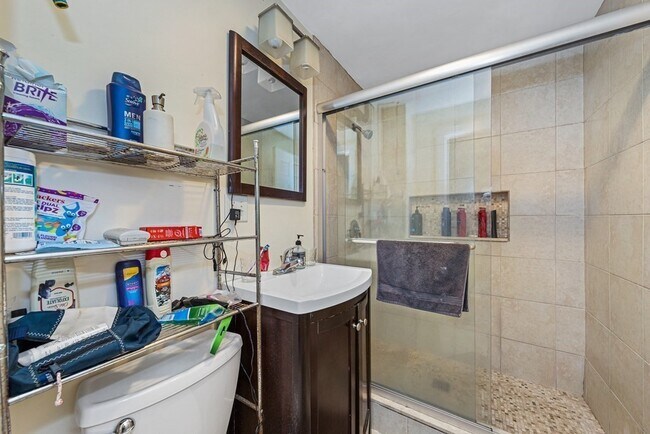 Building Photo - 47 Hillside St