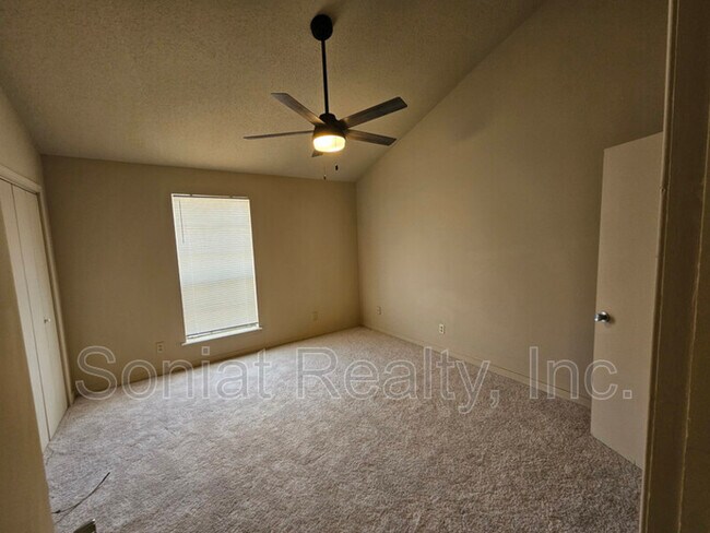 Building Photo - 345 Deckbar Avenue, D