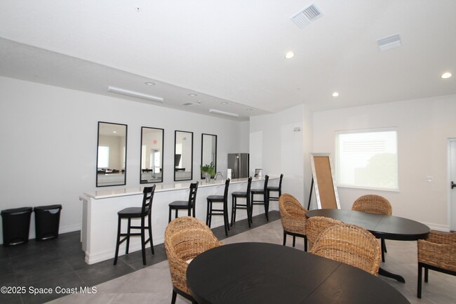 Building Photo - 1465 S Harbor City Blvd