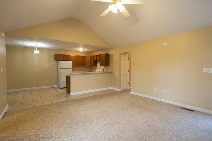 Living Room/Kitchen/Breakfast nook - 3525 Ford Rd